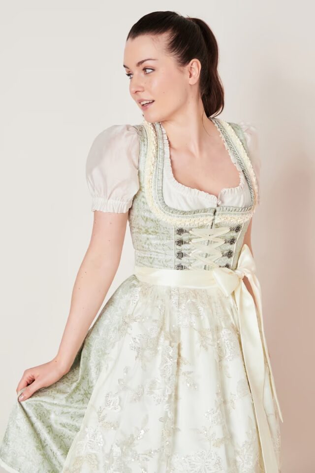 Kurzdirndl Feminin – Bild 2