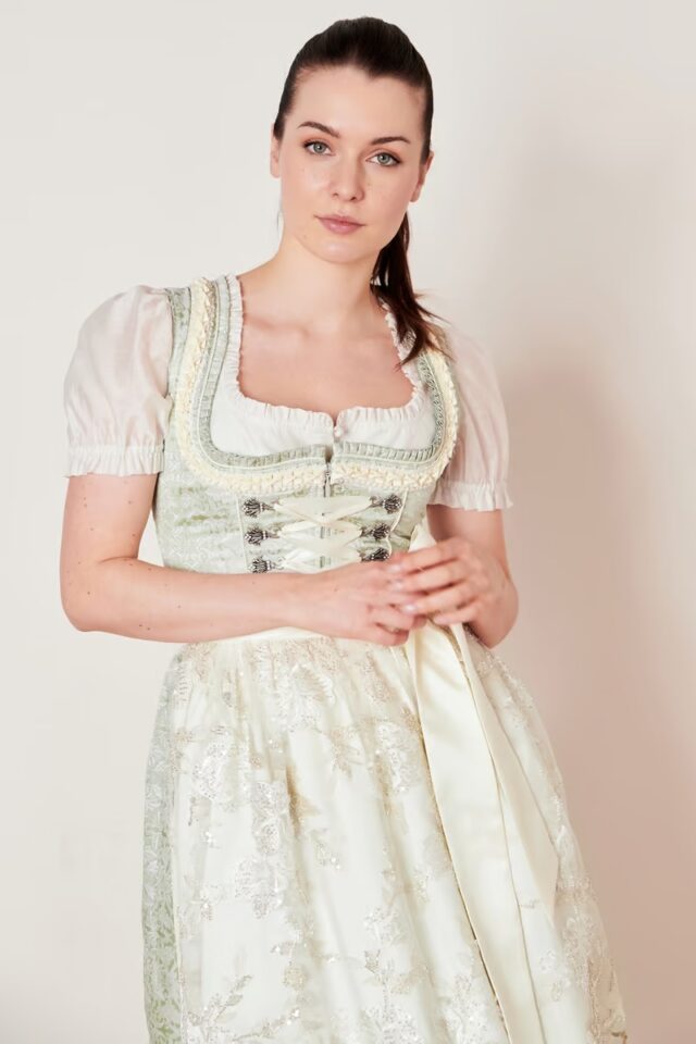 Kurzdirndl Feminin